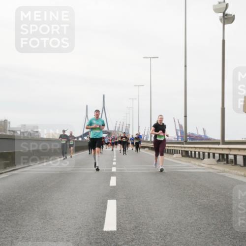 03.10.2025 - Köhlbrandbrückenlauf Matties Gatica Varas http://msf.ph/oto/9188705 03.10.2025 15:55:17 Position 3  meine-sportfotos.de
