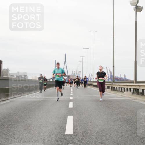 03.10.2025 - Köhlbrandbrückenlauf Matties Gatica Varas http://msf.ph/oto/9188706 03.10.2025 15:55:17 Position 3  meine-sportfotos.de