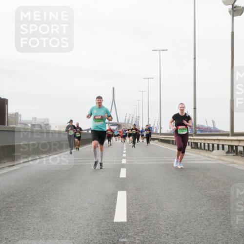 03.10.2025 - Köhlbrandbrückenlauf Matties Gatica Varas http://msf.ph/oto/9188709 03.10.2025 15:55:18 Position 3  meine-sportfotos.de