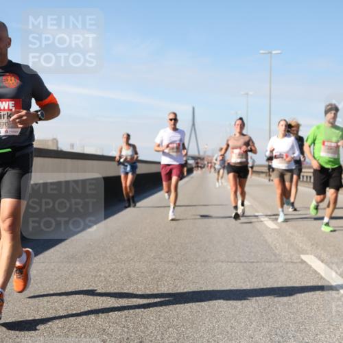 03.10.2025 - Köhlbrandbrückenlauf Yannick Fuchs http://msf.ph/oto/9188713 03.10.2025 11:47:59 Position 3 5670, 45, 6038 meine-sportfotos.de