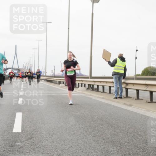 03.10.2025 - Köhlbrandbrückenlauf Matties Gatica Varas http://msf.ph/oto/9188714 03.10.2025 15:55:19 Position 3  meine-sportfotos.de