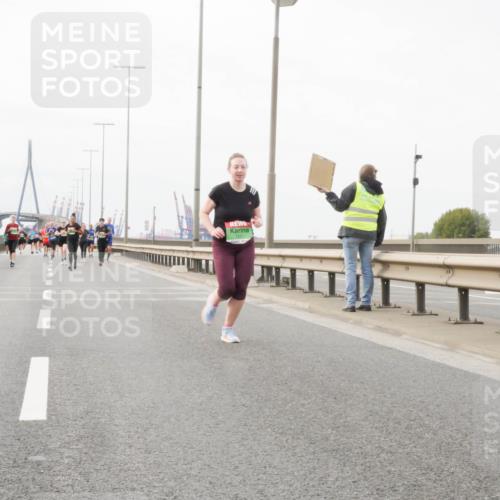 03.10.2025 - Köhlbrandbrückenlauf Matties Gatica Varas http://msf.ph/oto/9188716 03.10.2025 15:55:19 Position 3  meine-sportfotos.de