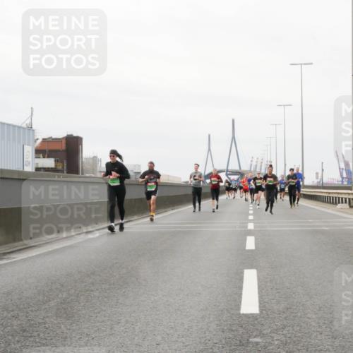 03.10.2025 - Köhlbrandbrückenlauf Matties Gatica Varas http://msf.ph/oto/9188726 03.10.2025 15:55:22 Position 3  meine-sportfotos.de