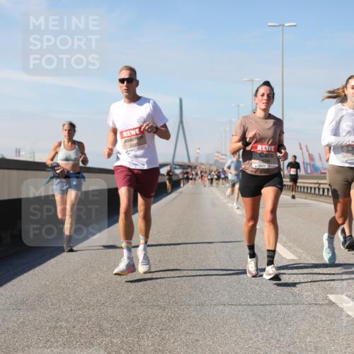 03.10.2025 - Köhlbrandbrückenlauf Yannick Fuchs http://msf.ph/oto/9188727 03.10.2025 11:48:00 Position 3 6631, 4246, 4247 meine-sportfotos.de