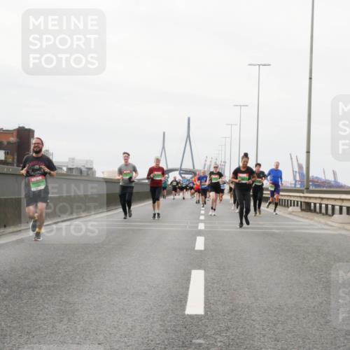 03.10.2025 - Köhlbrandbrückenlauf Matties Gatica Varas http://msf.ph/oto/9188739 03.10.2025 15:55:25 Position 3 114 meine-sportfotos.de