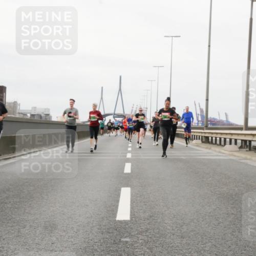 03.10.2025 - Köhlbrandbrückenlauf Matties Gatica Varas http://msf.ph/oto/9188740 03.10.2025 15:55:25 Position 3  meine-sportfotos.de