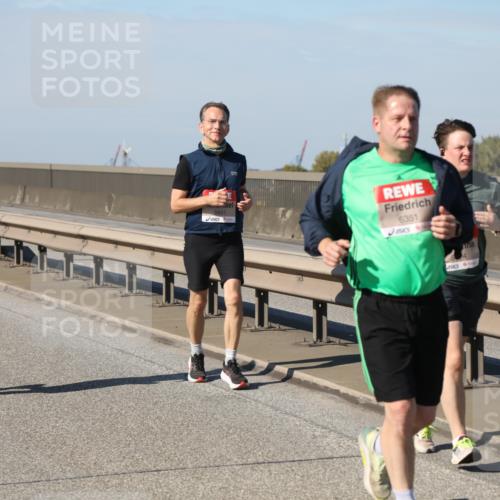 03.10.2025 - Köhlbrandbrückenlauf Yannick Fuchs http://msf.ph/oto/9188742 03.10.2025 12:08:07 Position 3 4985, 5601, 6351 meine-sportfotos.de