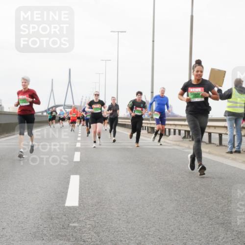 03.10.2025 - Köhlbrandbrückenlauf Matties Gatica Varas http://msf.ph/oto/9188751 03.10.2025 15:55:28 Position 3  meine-sportfotos.de
