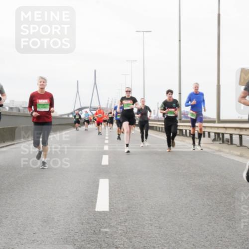 03.10.2025 - Köhlbrandbrückenlauf Matties Gatica Varas http://msf.ph/oto/9188754 03.10.2025 15:55:28 Position 3  meine-sportfotos.de