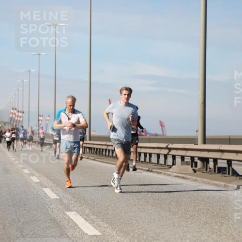 03.10.2025 - Köhlbrandbrückenlauf Yannick Fuchs http://msf.ph/oto/9188755 03.10.2025 11:48:03 Position 3  meine-sportfotos.de