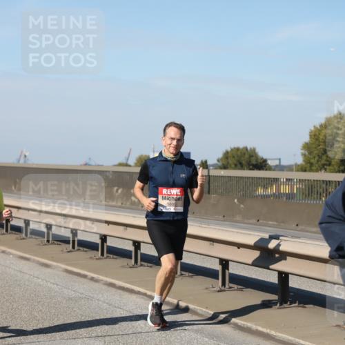 03.10.2025 - Köhlbrandbrückenlauf Yannick Fuchs http://msf.ph/oto/9188757 03.10.2025 12:08:08 Position 3 4985, 5601, 6351 meine-sportfotos.de