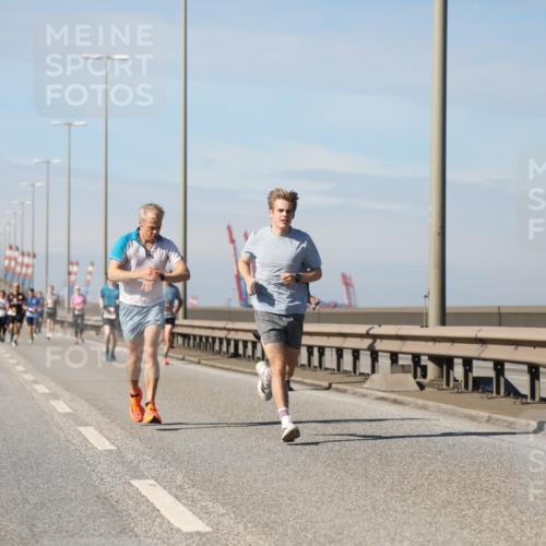 03.10.2025 - Köhlbrandbrückenlauf Yannick Fuchs http://msf.ph/oto/9188758 03.10.2025 11:48:03 Position 3  meine-sportfotos.de