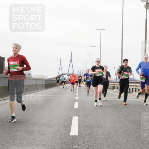 03.10.2025 - Köhlbrandbrückenlauf Matties Gatica Varas http://msf.ph/oto/9188759 03.10.2025 15:55:29 Position 3 814 meine-sportfotos.de