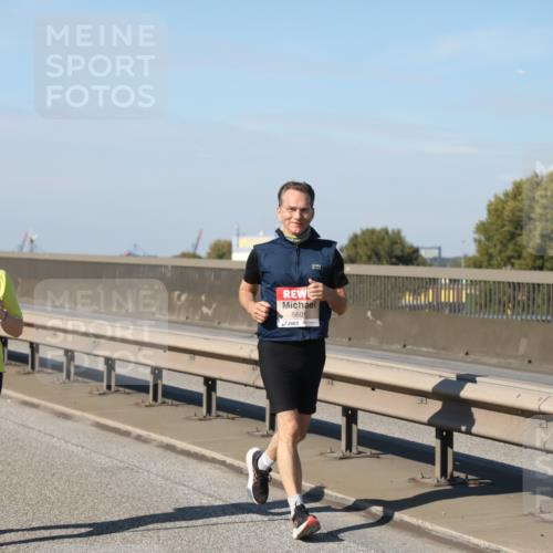 03.10.2025 - Köhlbrandbrückenlauf Yannick Fuchs http://msf.ph/oto/9188761 03.10.2025 12:08:08 Position 3 4985, 5601 meine-sportfotos.de