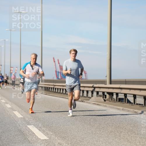 03.10.2025 - Köhlbrandbrückenlauf Yannick Fuchs http://msf.ph/oto/9188762 03.10.2025 11:48:03 Position 3  meine-sportfotos.de