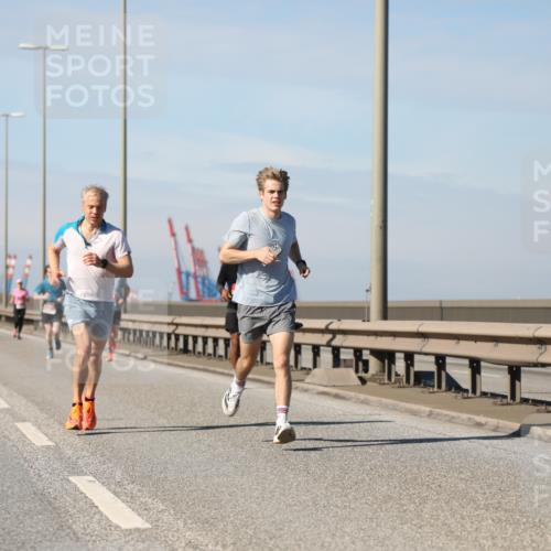 03.10.2025 - Köhlbrandbrückenlauf Yannick Fuchs http://msf.ph/oto/9188766 03.10.2025 11:48:03 Position 3  meine-sportfotos.de