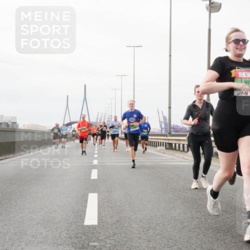 03.10.2025 - Köhlbrandbrückenlauf Matties Gatica Varas http://msf.ph/oto/9188768 03.10.2025 15:55:32 Position 3  meine-sportfotos.de