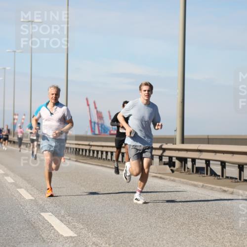03.10.2025 - Köhlbrandbrückenlauf Yannick Fuchs http://msf.ph/oto/9188769 03.10.2025 11:48:03 Position 3  meine-sportfotos.de