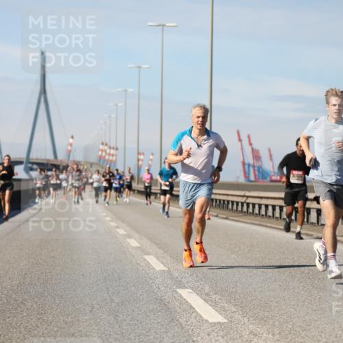 03.10.2025 - Köhlbrandbrückenlauf Yannick Fuchs http://msf.ph/oto/9188772 03.10.2025 11:48:03 Position 3 571 meine-sportfotos.de