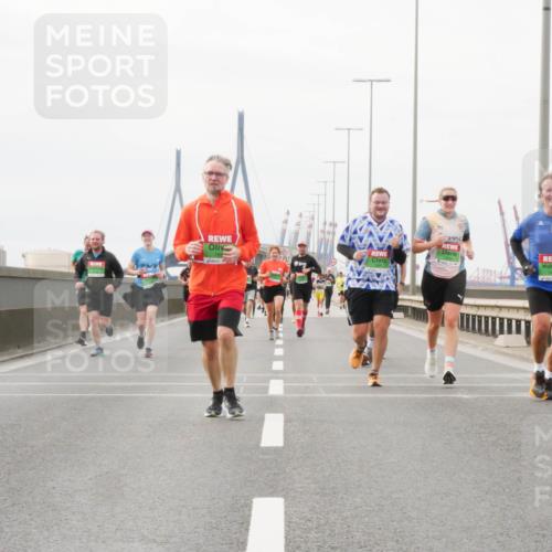 03.10.2025 - Köhlbrandbrückenlauf Matties Gatica Varas http://msf.ph/oto/9188783 03.10.2025 15:55:36 Position 3  meine-sportfotos.de
