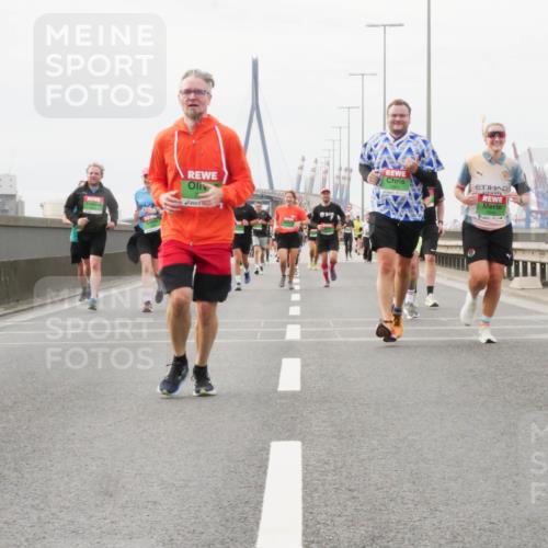 03.10.2025 - Köhlbrandbrückenlauf Matties Gatica Varas http://msf.ph/oto/9188787 03.10.2025 15:55:37 Position 3 7476 meine-sportfotos.de