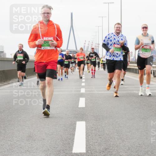 03.10.2025 - Köhlbrandbrückenlauf Matties Gatica Varas http://msf.ph/oto/9188788 03.10.2025 15:55:37 Position 3 793, 7476 meine-sportfotos.de