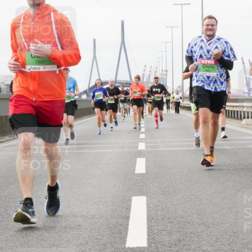 03.10.2025 - Köhlbrandbrückenlauf Matties Gatica Varas http://msf.ph/oto/9188794 03.10.2025 15:55:38 Position 3 7937, 7653, 7654 meine-sportfotos.de