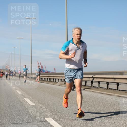 03.10.2025 - Köhlbrandbrückenlauf Yannick Fuchs http://msf.ph/oto/9188796 03.10.2025 11:48:06 Position 3  meine-sportfotos.de