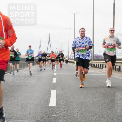 03.10.2025 - Köhlbrandbrückenlauf Matties Gatica Varas http://msf.ph/oto/9188798 03.10.2025 15:55:39 Position 3 7927, 7653, 7654 meine-sportfotos.de