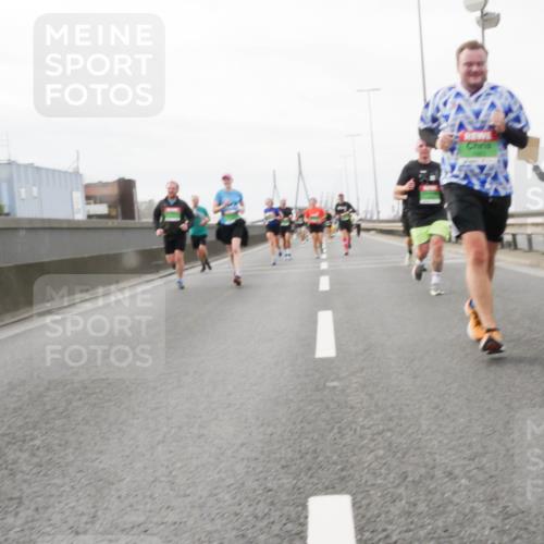 03.10.2025 - Köhlbrandbrückenlauf Matties Gatica Varas http://msf.ph/oto/9188805 03.10.2025 15:55:40 Position 3  meine-sportfotos.de