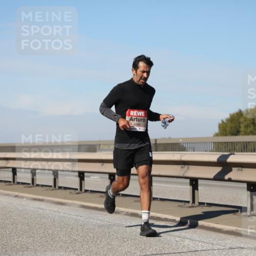 03.10.2025 - Köhlbrandbrückenlauf Yannick Fuchs http://msf.ph/oto/9188810 03.10.2025 11:48:08 Position 3 4665 meine-sportfotos.de
