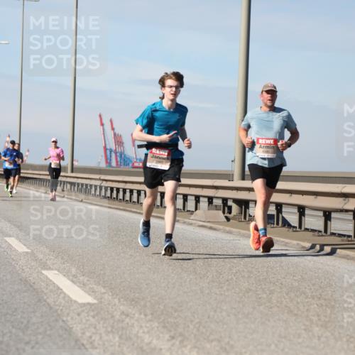 03.10.2025 - Köhlbrandbrückenlauf Yannick Fuchs http://msf.ph/oto/9188824 03.10.2025 11:48:11 Position 3 5048, 4390 meine-sportfotos.de
