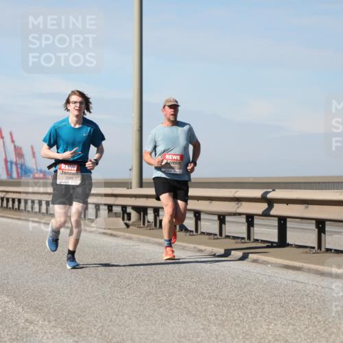 03.10.2025 - Köhlbrandbrückenlauf Yannick Fuchs http://msf.ph/oto/9188827 03.10.2025 11:48:11 Position 3 5048 meine-sportfotos.de