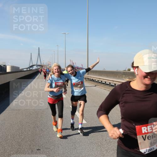 03.10.2025 - Köhlbrandbrückenlauf Yannick Fuchs http://msf.ph/oto/9188831 03.10.2025 12:08:14 Position 3 6736, 1, 6452 meine-sportfotos.de