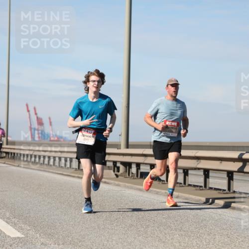 03.10.2025 - Köhlbrandbrückenlauf Yannick Fuchs http://msf.ph/oto/9188834 03.10.2025 11:48:11 Position 3 5048 meine-sportfotos.de