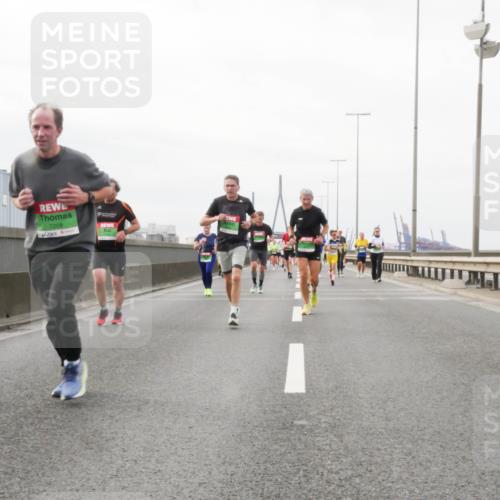 03.10.2025 - Köhlbrandbrückenlauf Matties Gatica Varas http://msf.ph/oto/9188845 03.10.2025 15:55:51 Position 3 7208 meine-sportfotos.de
