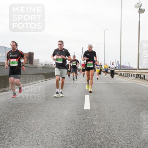 03.10.2025 - Köhlbrandbrückenlauf Matties Gatica Varas http://msf.ph/oto/9188849 03.10.2025 15:55:52 Position 3  meine-sportfotos.de