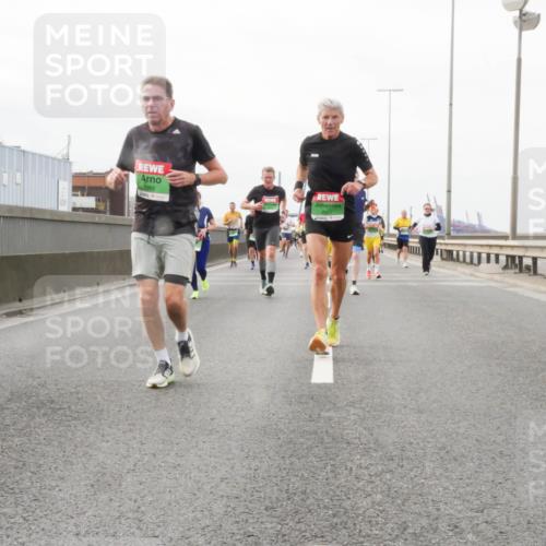 03.10.2025 - Köhlbrandbrückenlauf Matties Gatica Varas http://msf.ph/oto/9188853 03.10.2025 15:55:53 Position 3 8888 meine-sportfotos.de