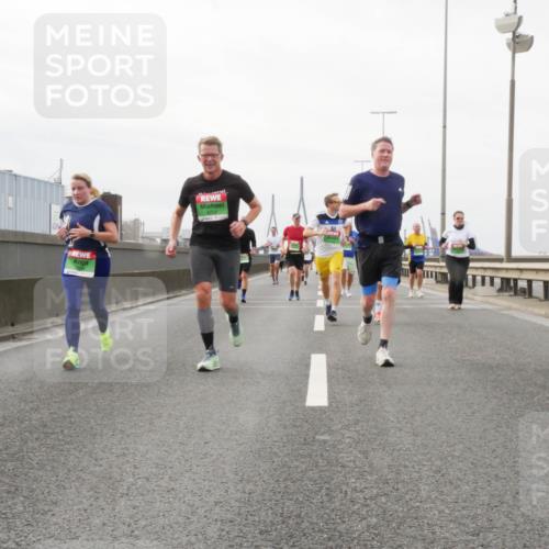 03.10.2025 - Köhlbrandbrückenlauf Matties Gatica Varas http://msf.ph/oto/9188862 03.10.2025 15:55:55 Position 3  meine-sportfotos.de