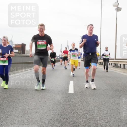 03.10.2025 - Köhlbrandbrückenlauf Matties Gatica Varas http://msf.ph/oto/9188865 03.10.2025 15:55:56 Position 3 8259 meine-sportfotos.de