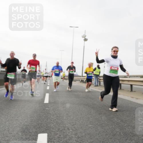 03.10.2025 - Köhlbrandbrückenlauf Matties Gatica Varas http://msf.ph/oto/9188883 03.10.2025 15:55:59 Position 3  meine-sportfotos.de