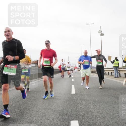 03.10.2025 - Köhlbrandbrückenlauf Matties Gatica Varas http://msf.ph/oto/9188889 03.10.2025 15:56:00 Position 3 9300, 7341 meine-sportfotos.de