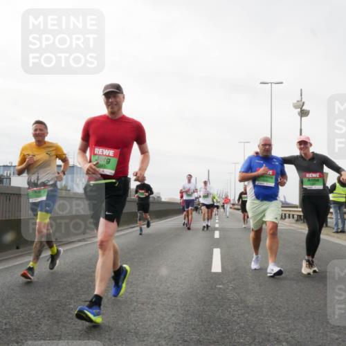 03.10.2025 - Köhlbrandbrückenlauf Matties Gatica Varas http://msf.ph/oto/9188890 03.10.2025 15:56:01 Position 3 341 meine-sportfotos.de