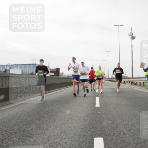 03.10.2025 - Köhlbrandbrückenlauf Matties Gatica Varas http://msf.ph/oto/9188901 03.10.2025 15:56:03 Position 3  meine-sportfotos.de