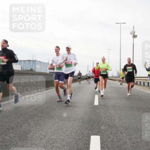 03.10.2025 - Köhlbrandbrückenlauf Matties Gatica Varas http://msf.ph/oto/9188905 03.10.2025 15:56:04 Position 3  meine-sportfotos.de