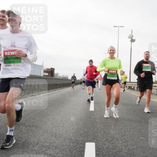 03.10.2025 - Köhlbrandbrückenlauf Matties Gatica Varas http://msf.ph/oto/9188909 03.10.2025 15:56:04 Position 3 8950, 9392 meine-sportfotos.de