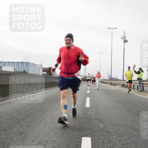 03.10.2025 - Köhlbrandbrückenlauf Matties Gatica Varas http://msf.ph/oto/9188916 03.10.2025 15:56:06 Position 3  meine-sportfotos.de