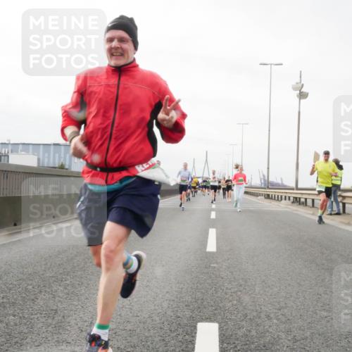 03.10.2025 - Köhlbrandbrückenlauf Matties Gatica Varas http://msf.ph/oto/9188919 03.10.2025 15:56:06 Position 3  meine-sportfotos.de