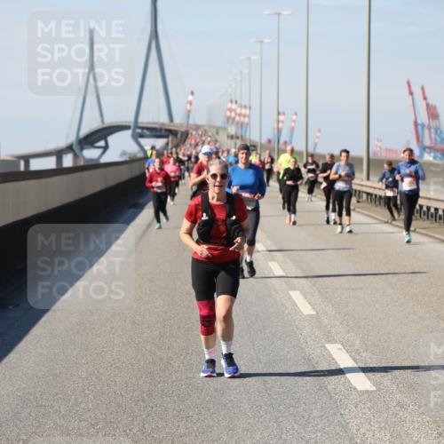 03.10.2025 - Köhlbrandbrückenlauf Yannick Fuchs http://msf.ph/oto/9188933 03.10.2025 12:08:19 Position 3  meine-sportfotos.de