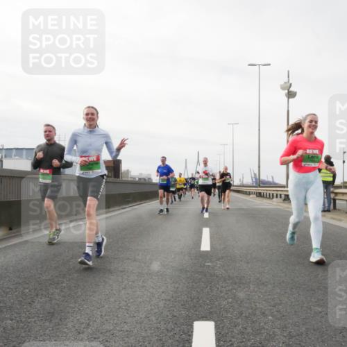 03.10.2025 - Köhlbrandbrückenlauf Matties Gatica Varas http://msf.ph/oto/9188934 03.10.2025 15:56:10 Position 3  meine-sportfotos.de
